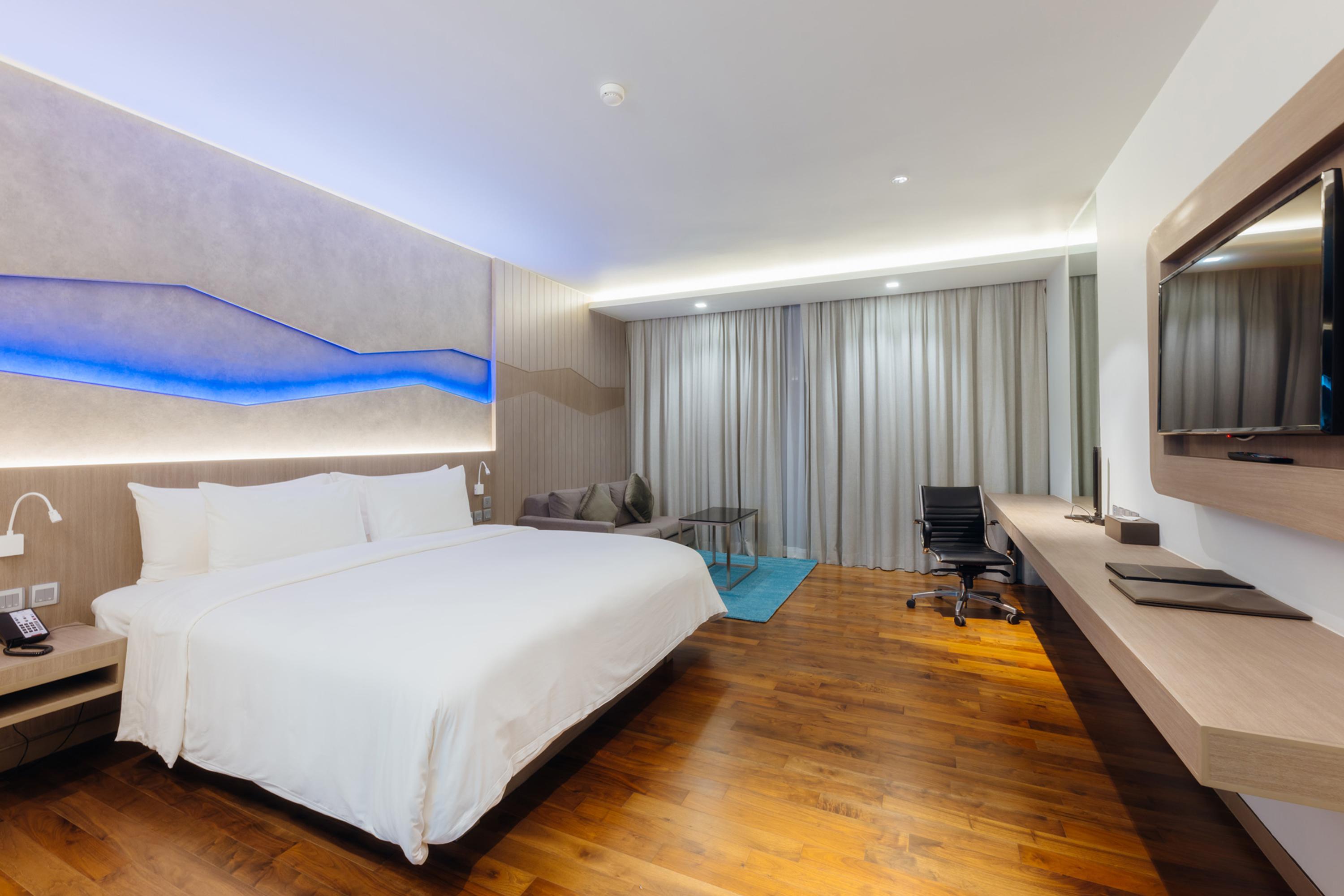 Oceanfront Beach Resort - Sha Extra Plus Patong Extérieur photo Deluxe Room