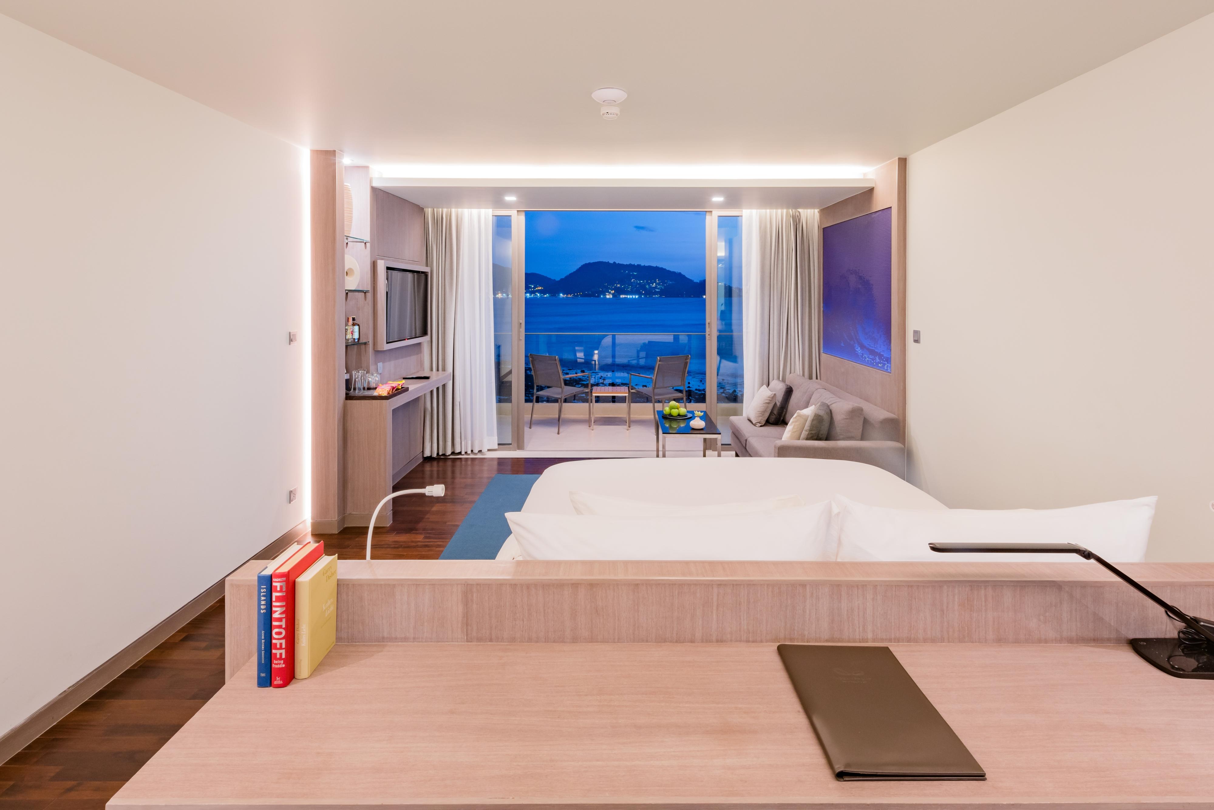 Oceanfront Beach Resort - Sha Extra Plus Patong Extérieur photo Deluxe Ocean View Room