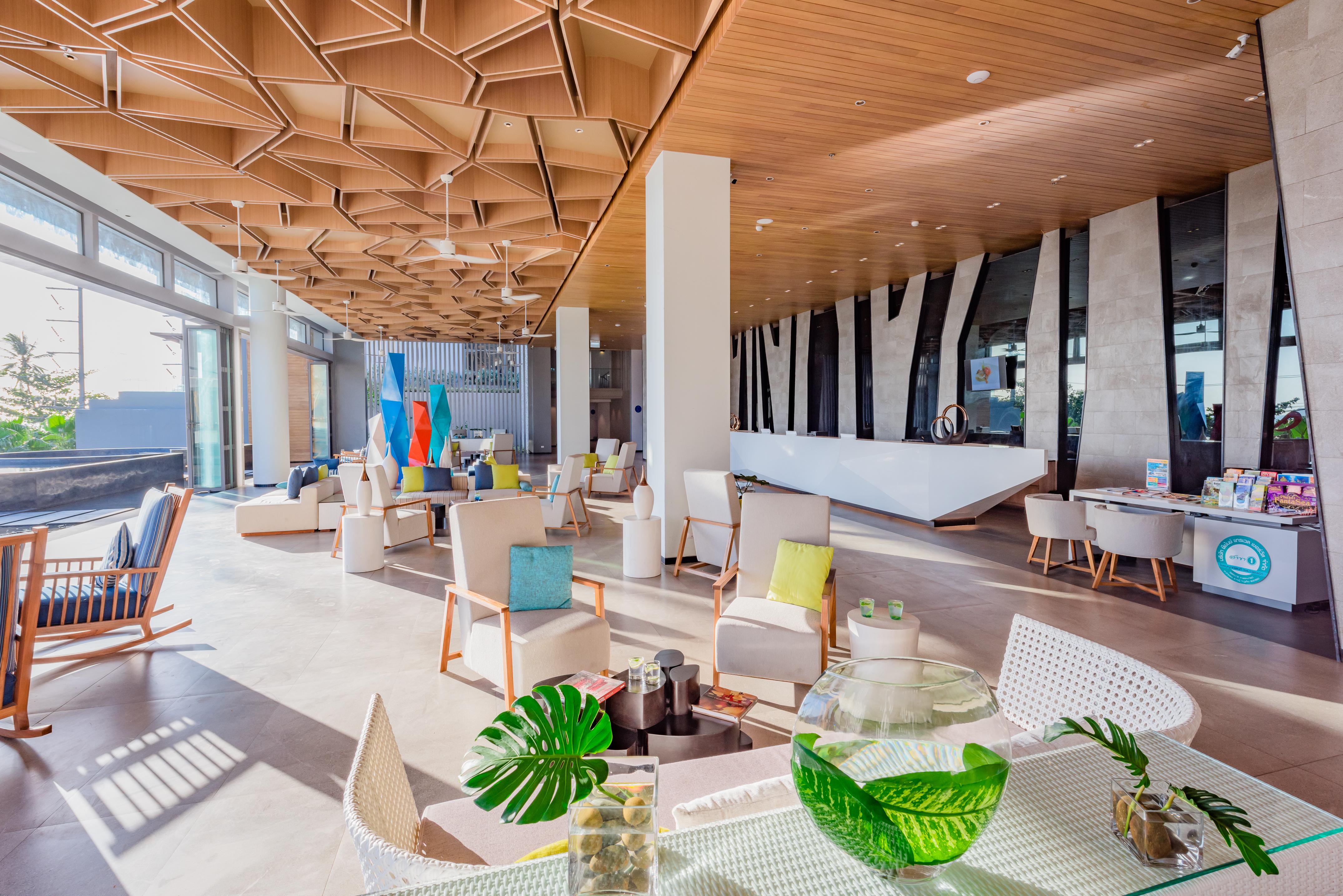 Oceanfront Beach Resort - Sha Extra Plus Patong Extérieur photo The interior of the airport