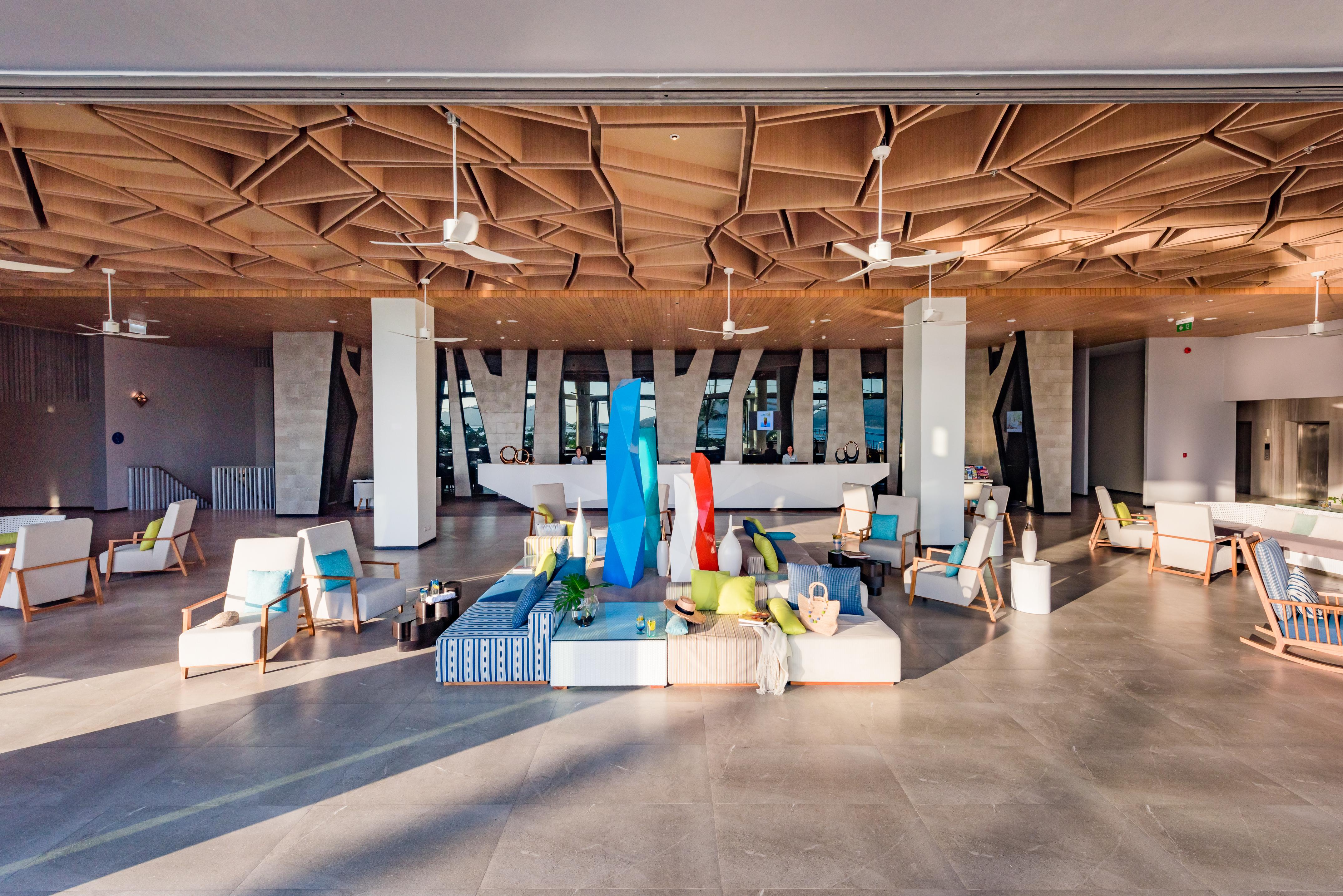 Oceanfront Beach Resort - Sha Extra Plus Patong Extérieur photo The lobby of the new building