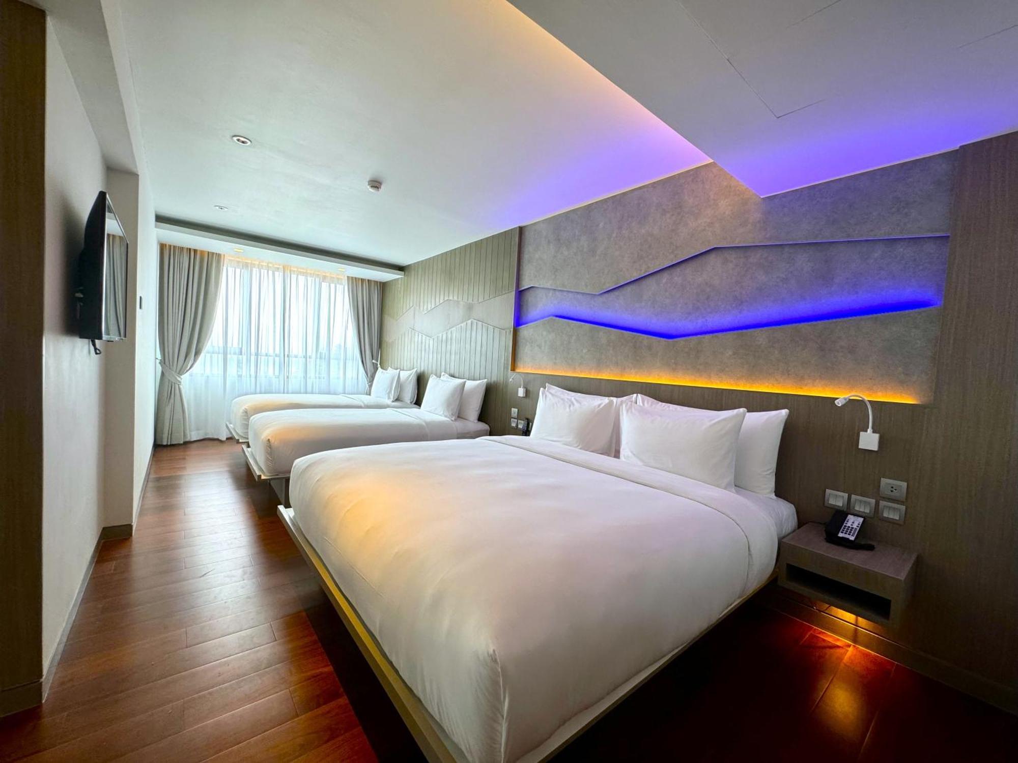 Oceanfront Beach Resort - Sha Extra Plus Patong Chambre photo Deluxe Family Room