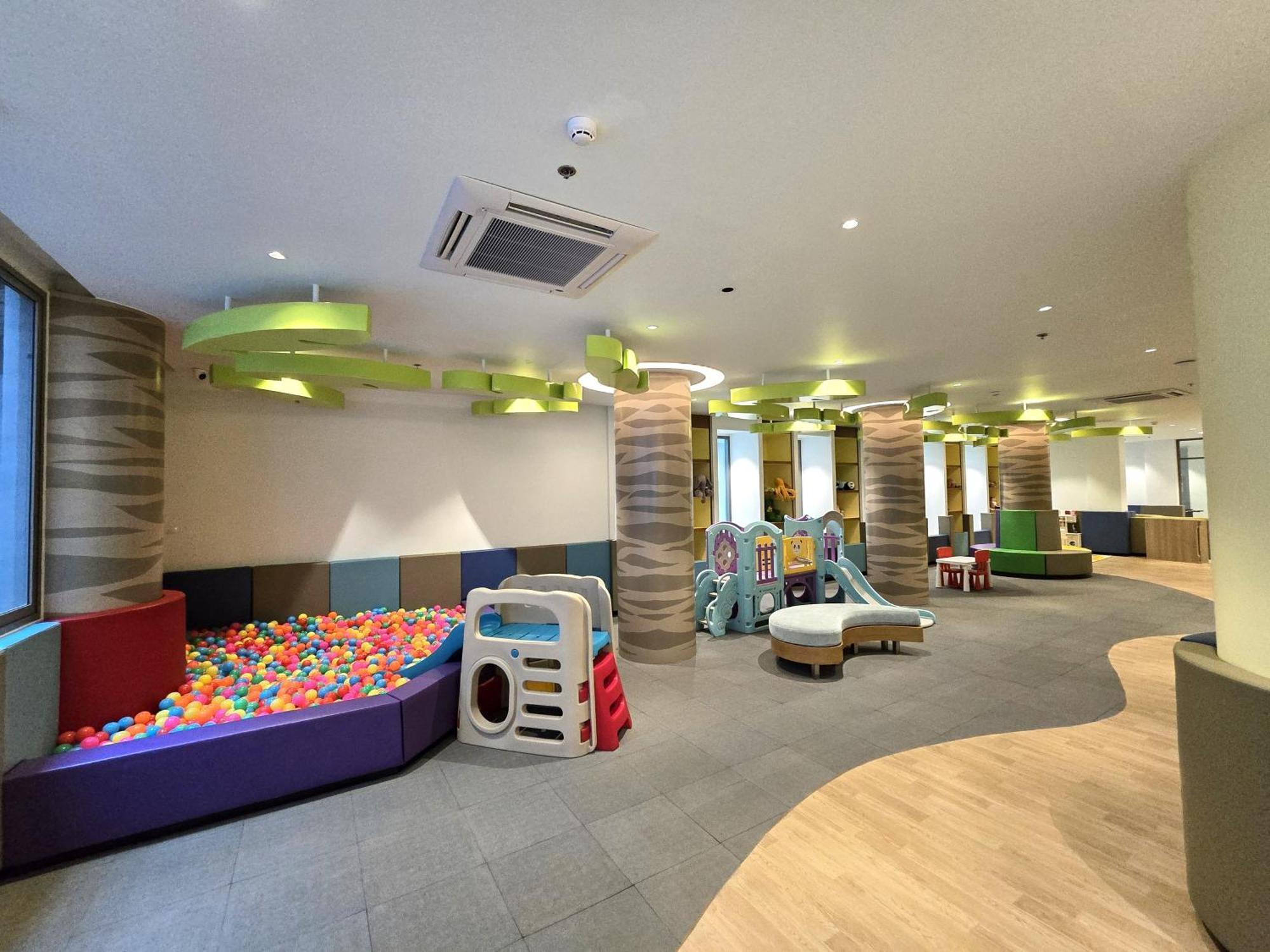 Oceanfront Beach Resort - Sha Extra Plus Patong Extérieur photo The Children's Hospital at the Royal Marsden