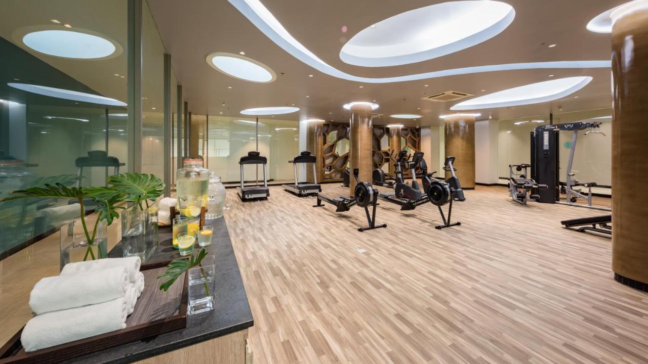Oceanfront Beach Resort - Sha Extra Plus Patong Extérieur photo The gym at the hotel