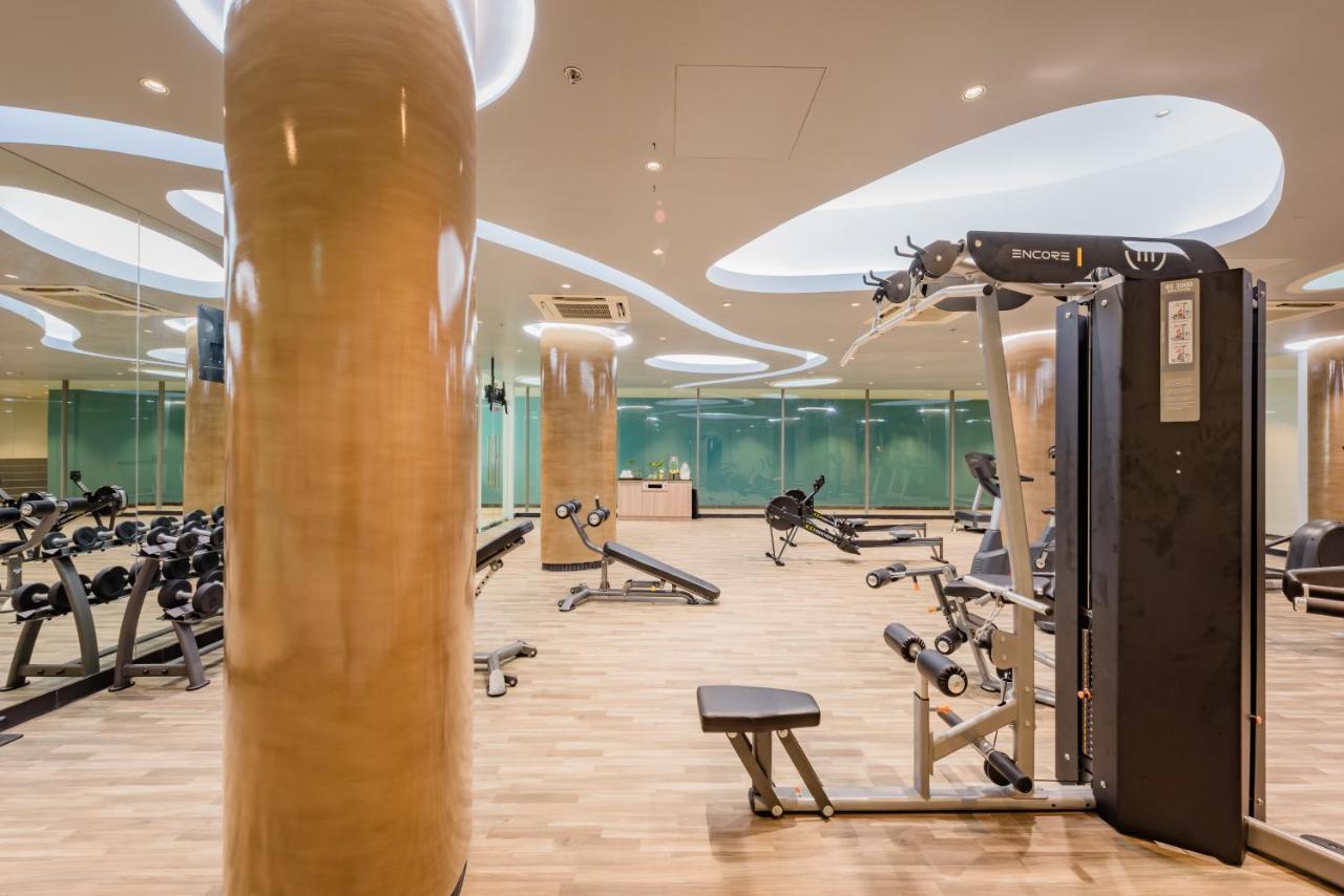 Oceanfront Beach Resort - Sha Extra Plus Patong Extérieur photo The gym at the hotel